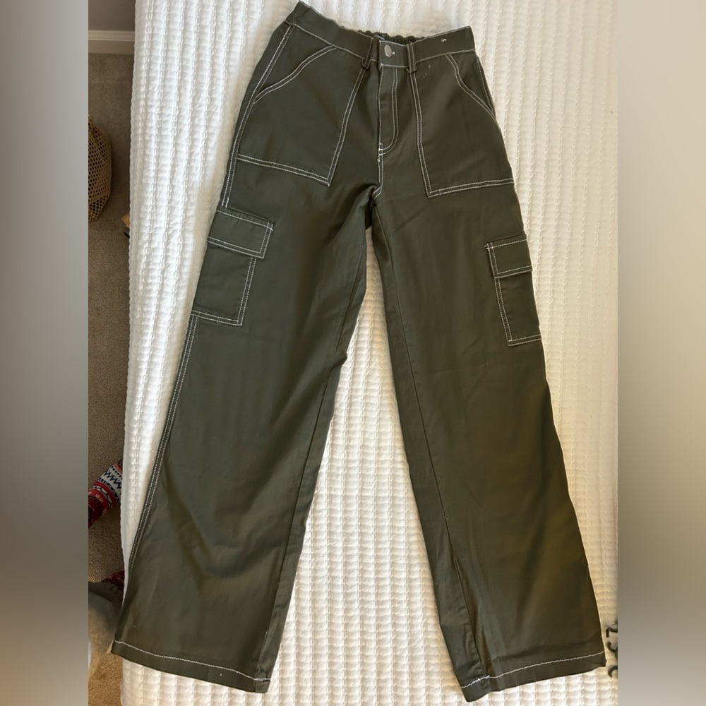 Brand New S Women’s Army Green Wide Leg Cargo Pants